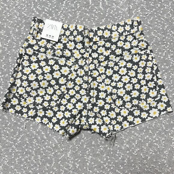 ZARA Daisy Print High Rise Button Front Shorts Size 0 EUR 32 NWT - Picture 3 of 8